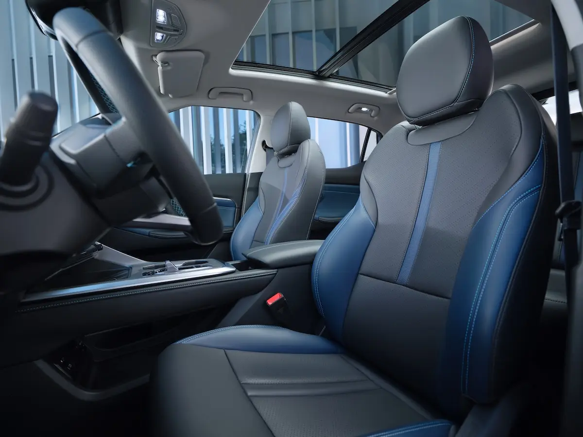 Комфортные сиденья. Большая панорамная крыша